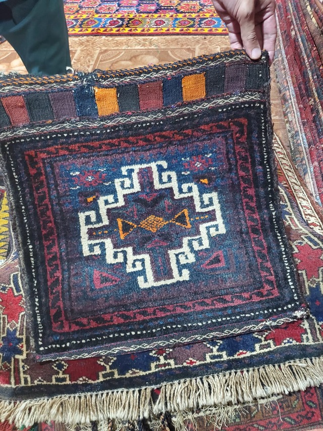 絨毯クエスト73【No.S-233】 ※現在、こちらの商品はパキスタンに置いてあります。ご希望の方は先ずは在庫のご確認をお願いします。