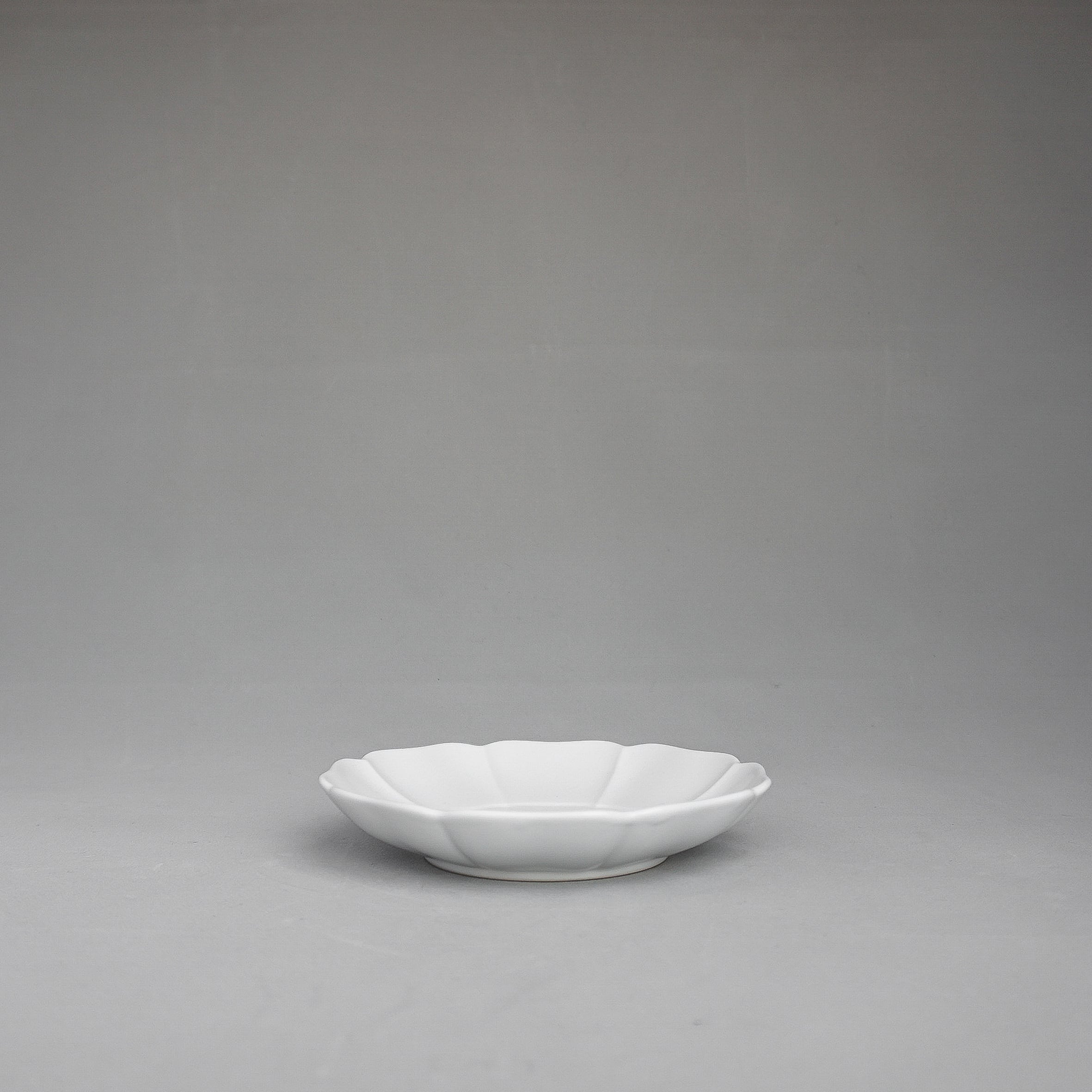 ホワイト花弁  5寸皿  ( 直径15cm )