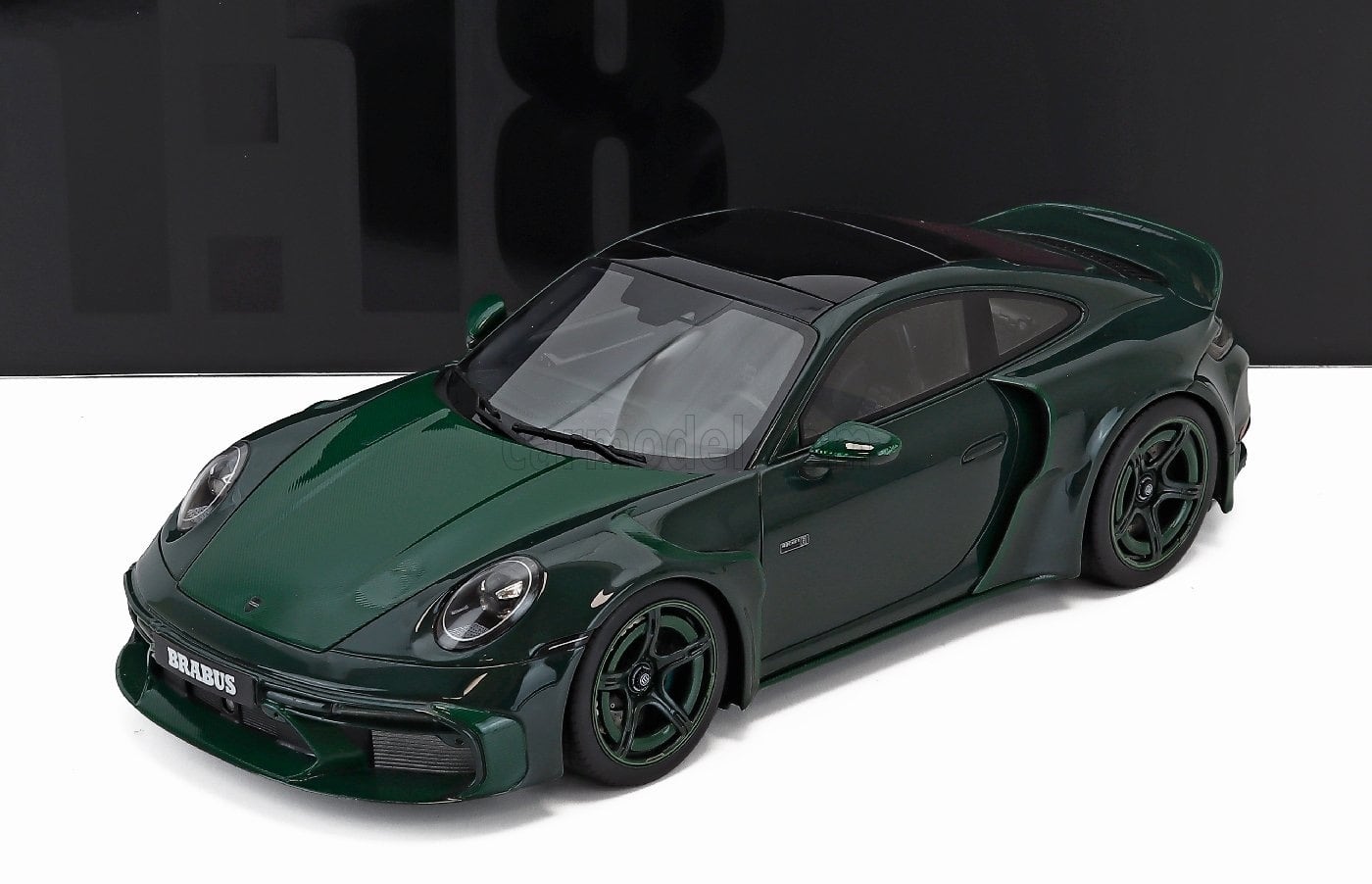 ミニカー 1/18 ポルシェ タイカン ミニチャンプス MINICHAMPS 1/18