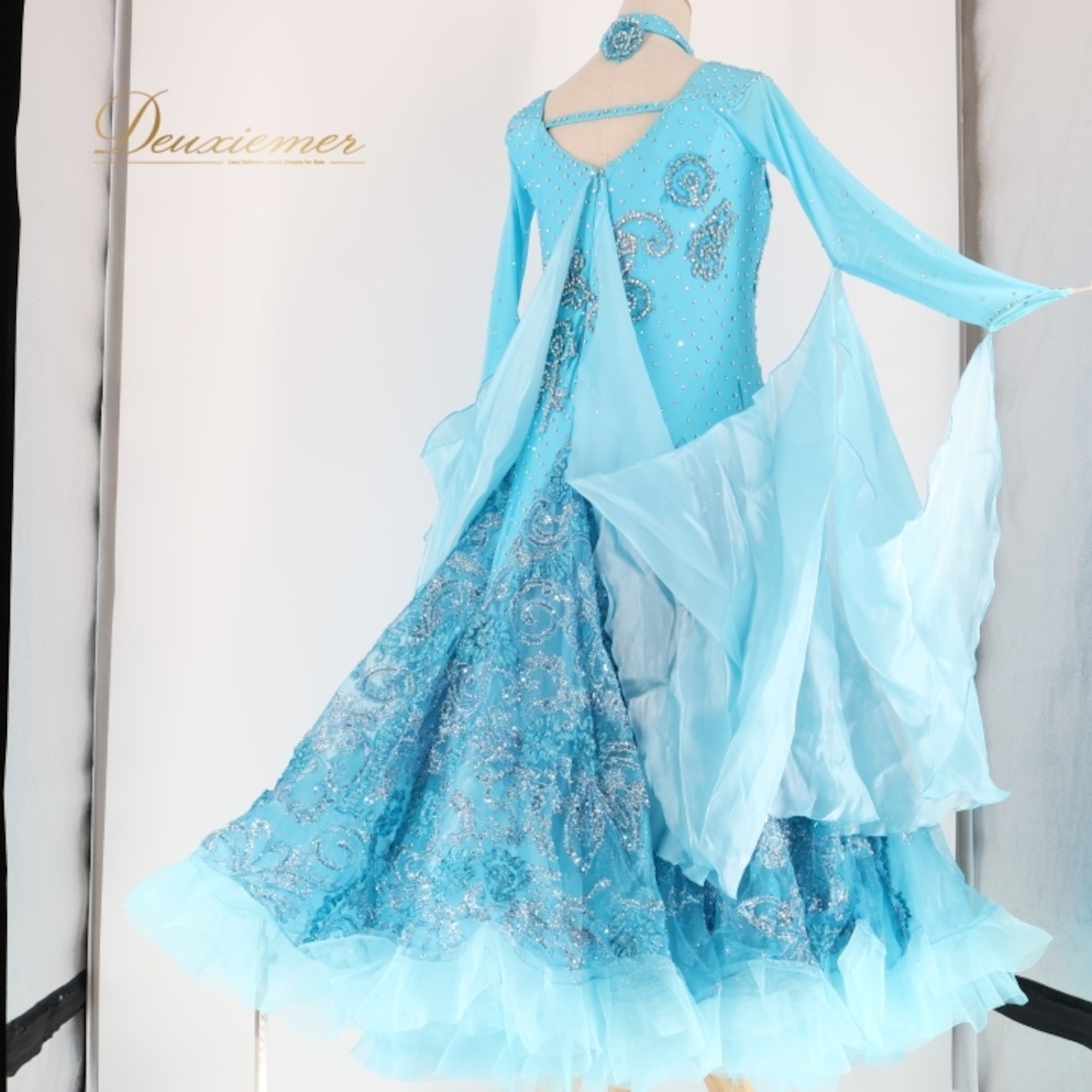 社交ダンス 衣装 スタンダードドレス ワンピース ドレス フロート レース 水色 フリル レース デモ 競技 ダンス パーティ 発表会 シルバー ブルー系 フロート さわやか イベント用 ダンス衣装 エレガント パフォーマンス