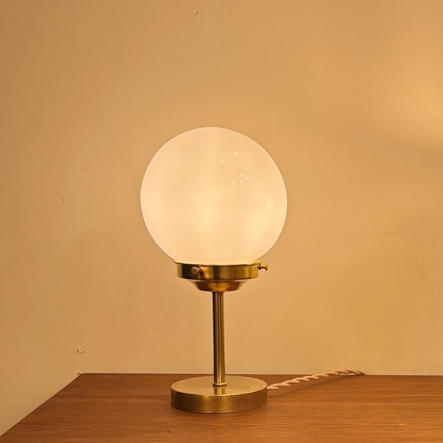最高級　ナハトマン　ドイツ製　大きなテーブルランプ　真鍮　ゴールド　エレガント 最高級 ナハトマン ドイツ製 大きなテーブルランプ 真鍮 ゴールド