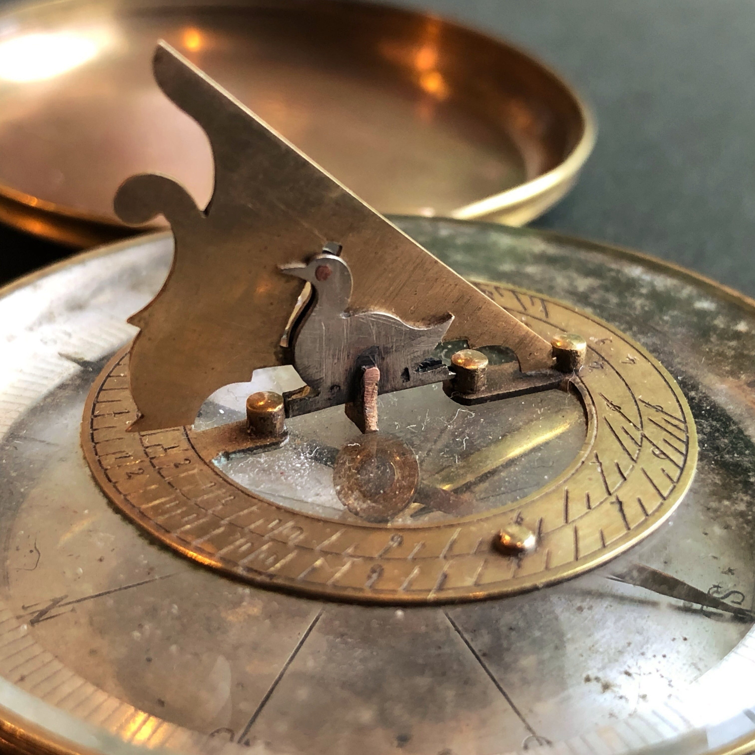 West London】☆ アンティーク調 ☆ 日時計 ☆ 方位磁石 ☆ 木箱付 ☆