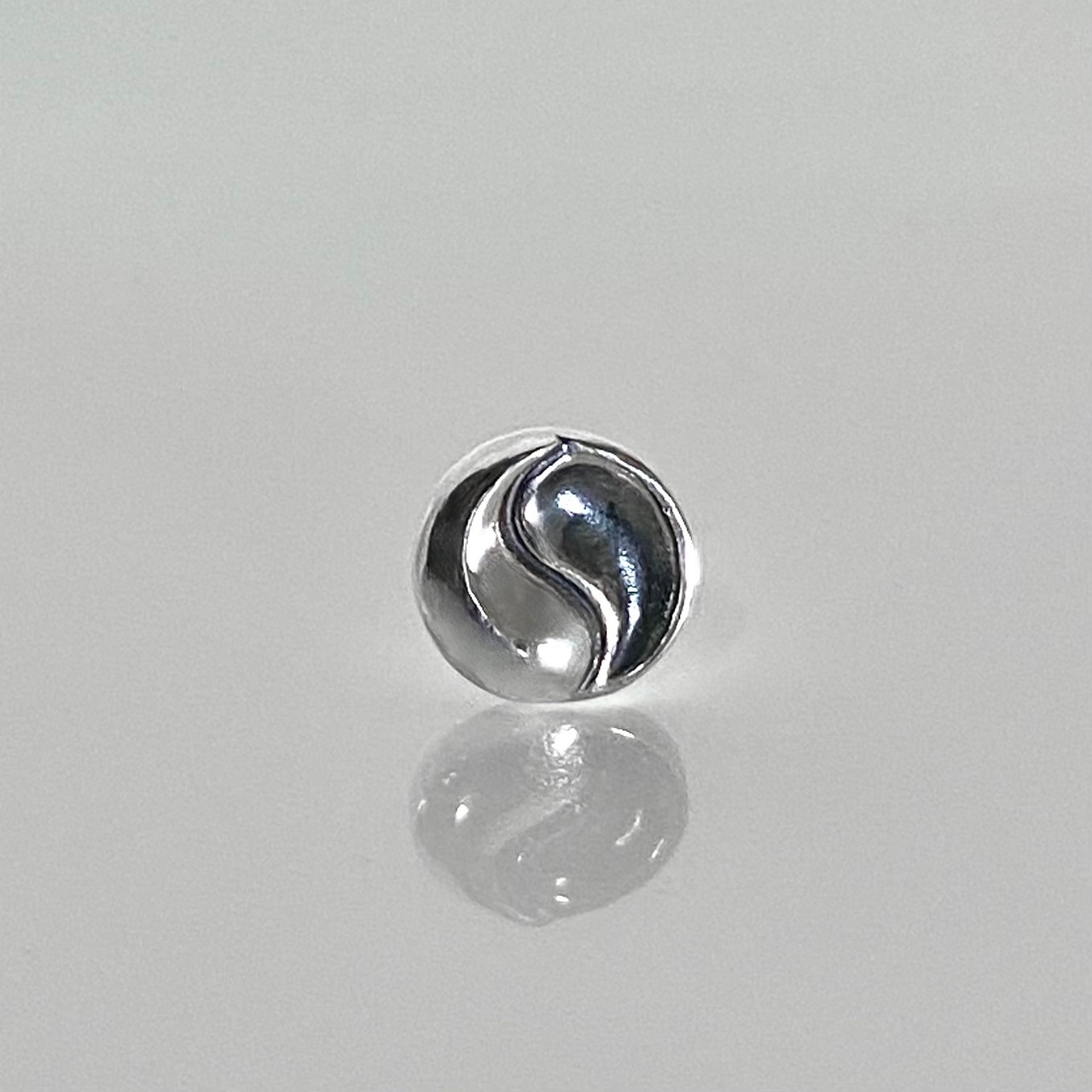 YIN YANG STUD / イン＆ヤンピアス