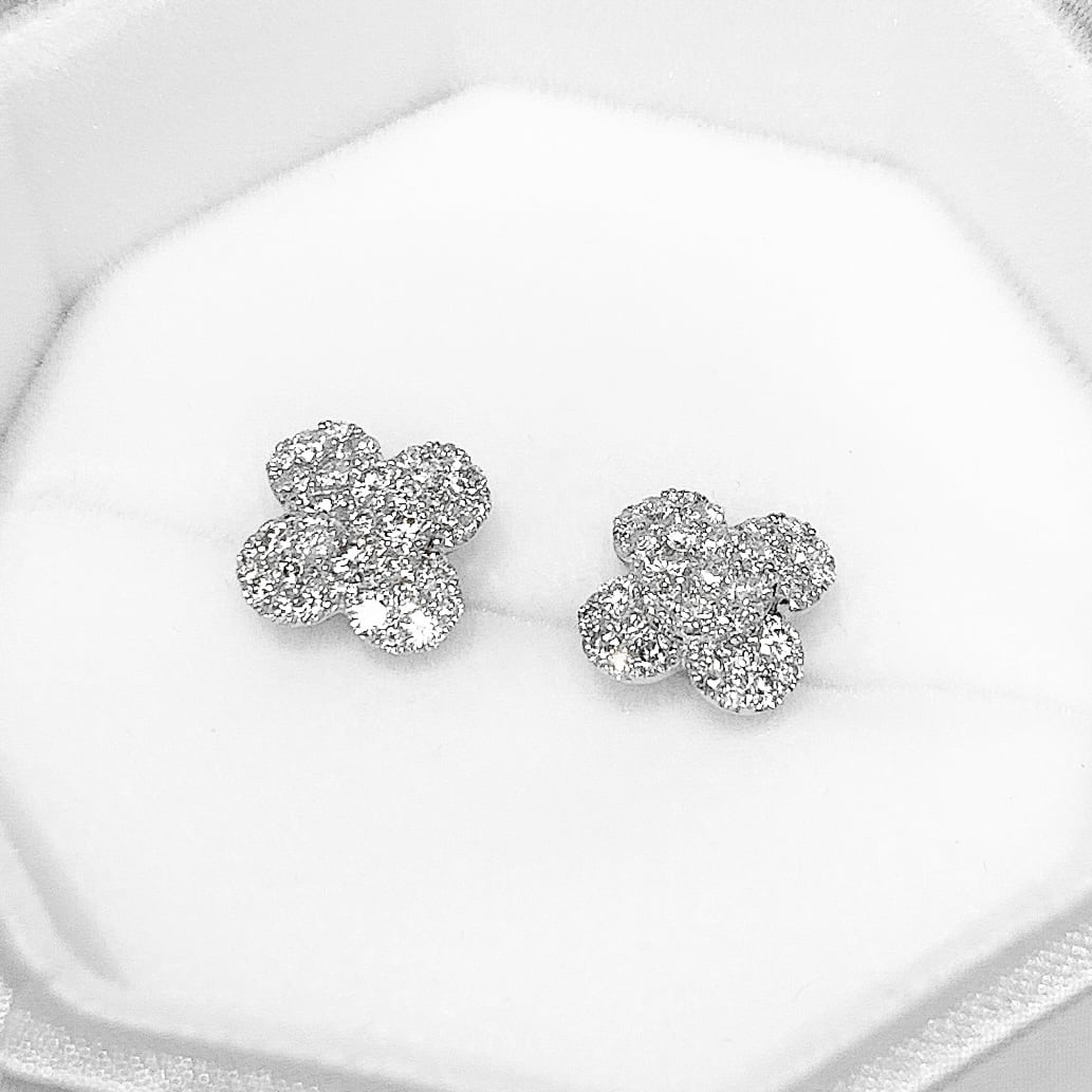 天然ダイヤモンド0.72ct 0.72ct K18WGピアス 鑑別書付 | VENUS TEARS 