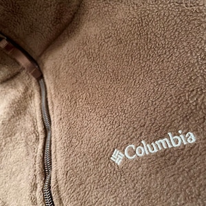 【Columbia】フリースジャケット ブラウン ワンポイントロゴ  刺繍ロゴ ジップアップ フルジップ XL コロンビア ライトアウター US古着