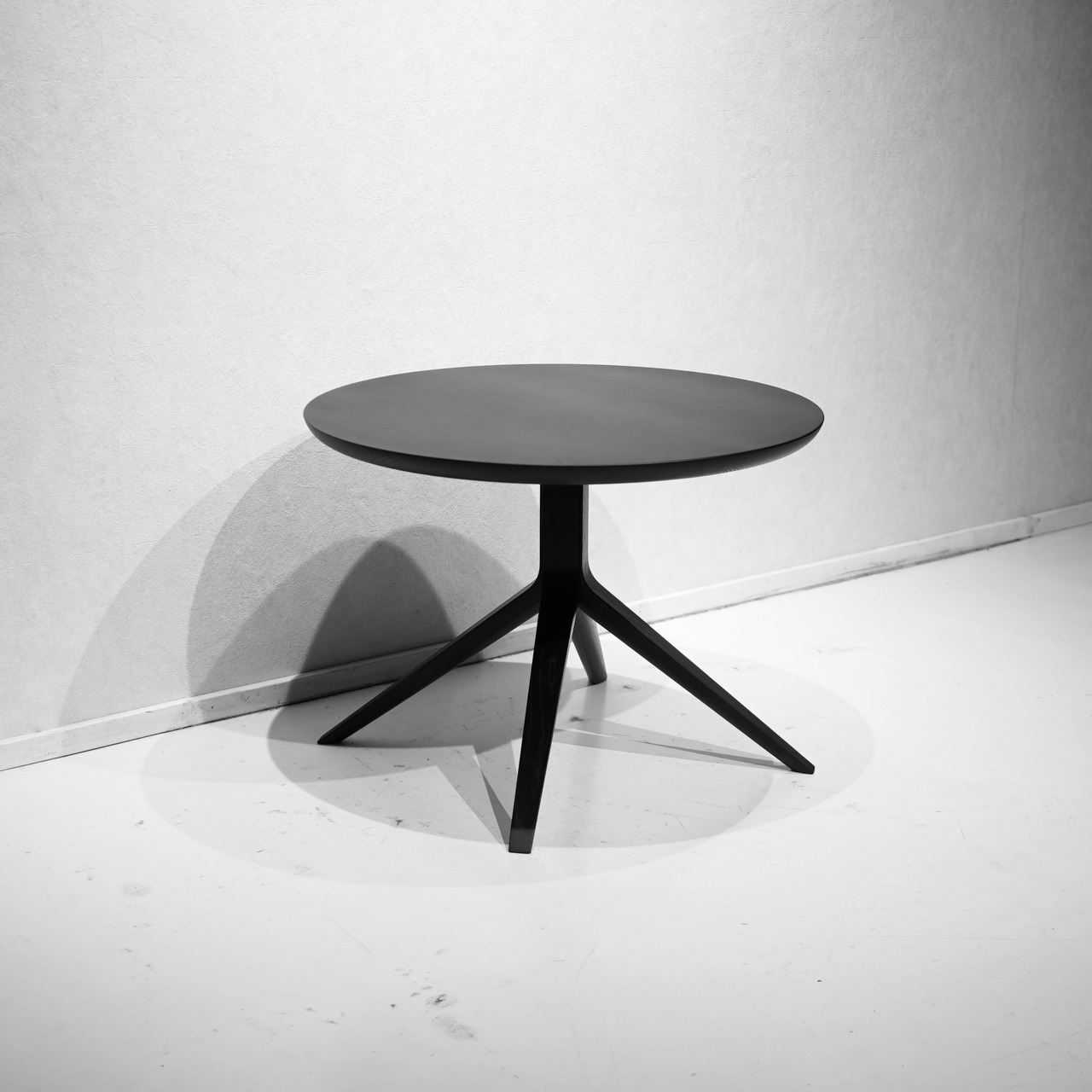 KARIMOKU NEW STANDARD / SCOUT BISTRO LOW TABLE / 美品 カリモクニュースタンダード スカウト ビストロ ローテーブル デザイナーズ CHRISTIAN HAAS 名作