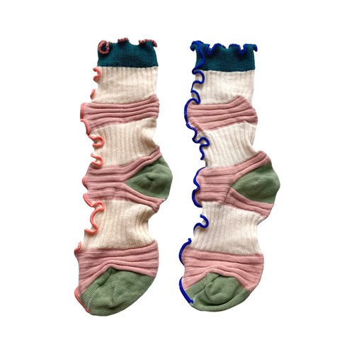 【solmu×HITOTSUDAKE】mellow uneune socks（ピンク×グリーン）サーモンピンク×ブルー