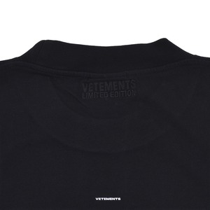 【VETEMENTS】PYRAMID LOGO T-SHIRT