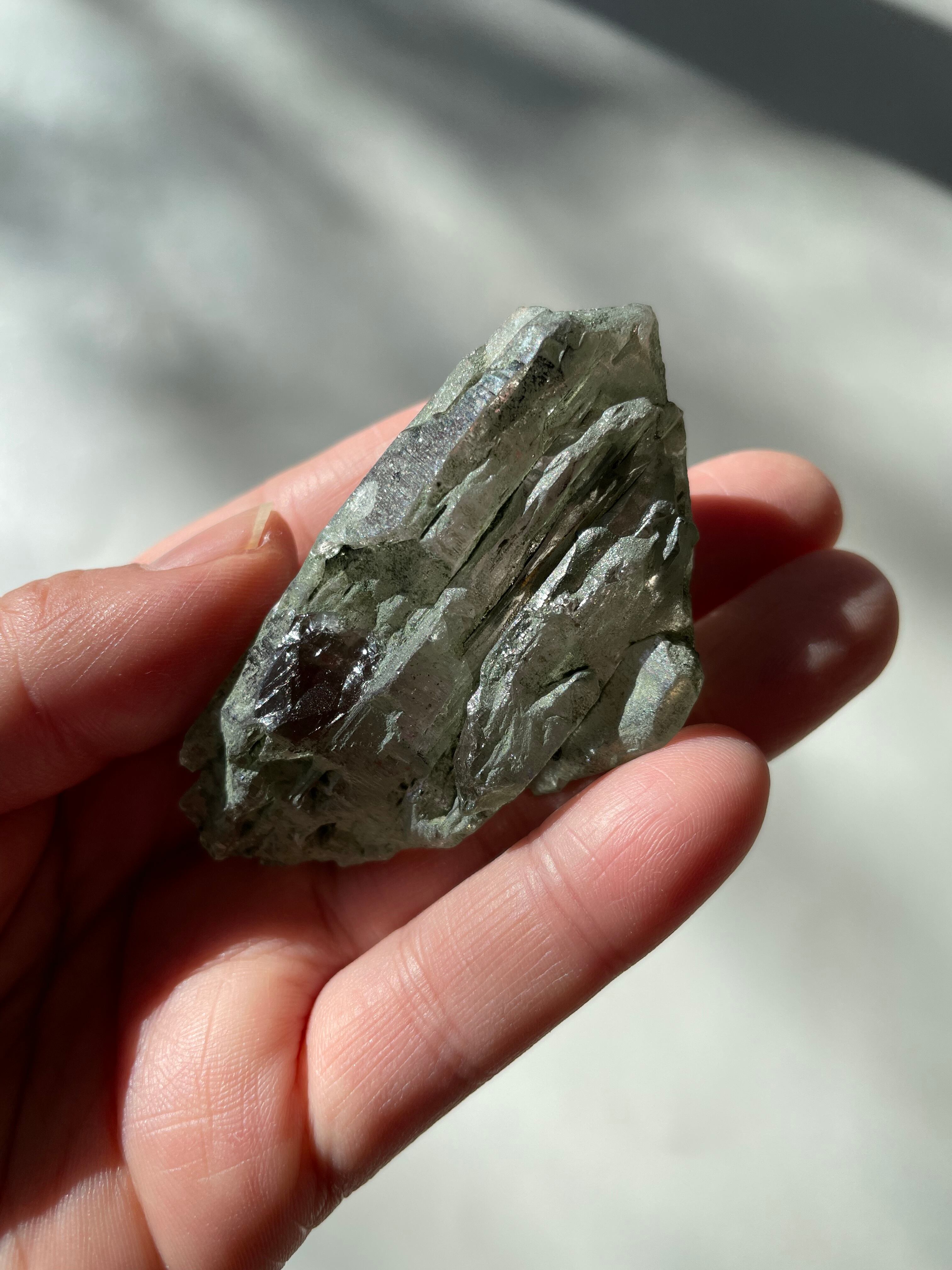 グインデル水晶(ねじれ水晶)　エピドート　ヒマラヤ