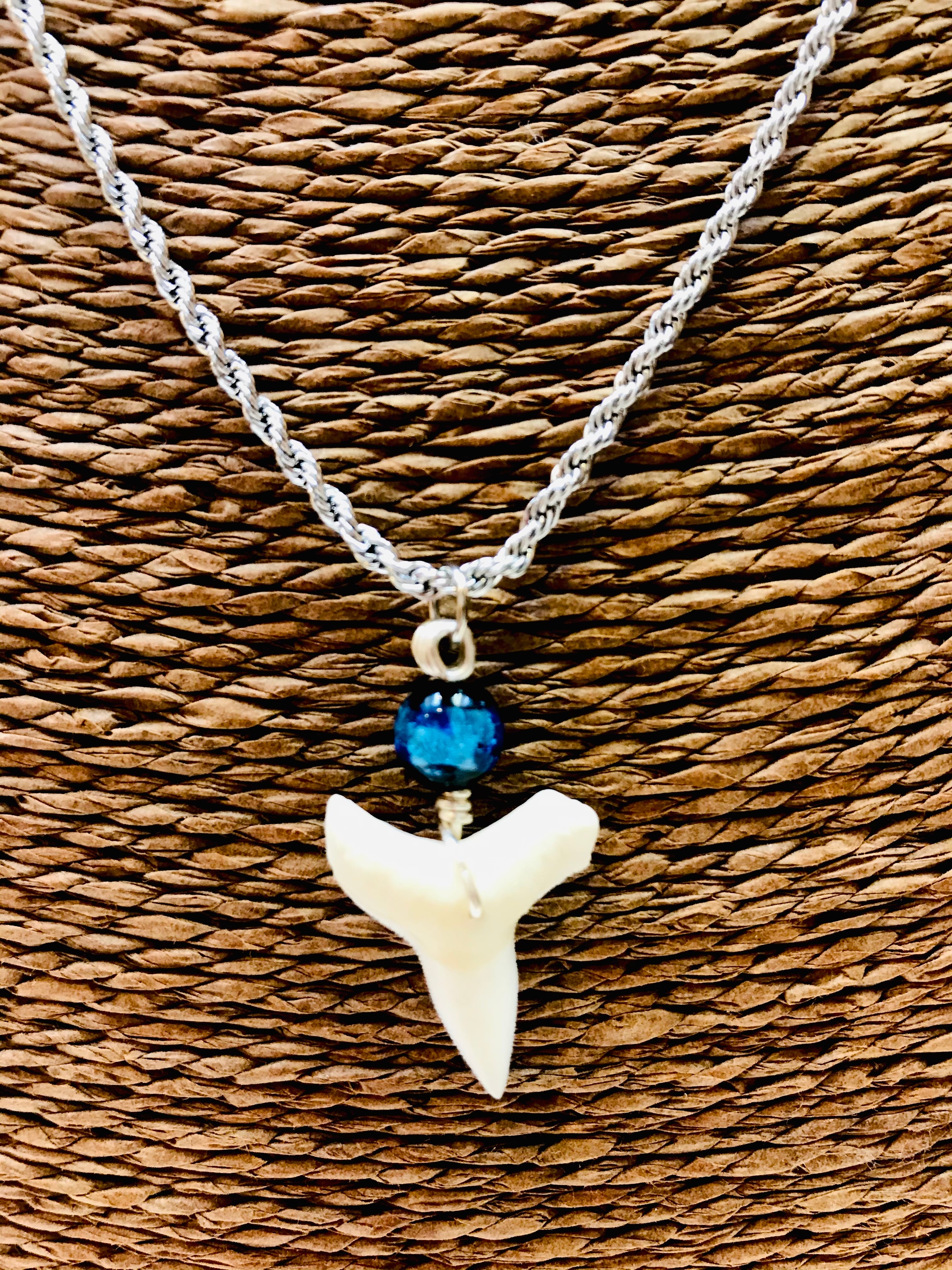 沖縄　石垣島　サメの歯　ハンドメイドネックレス