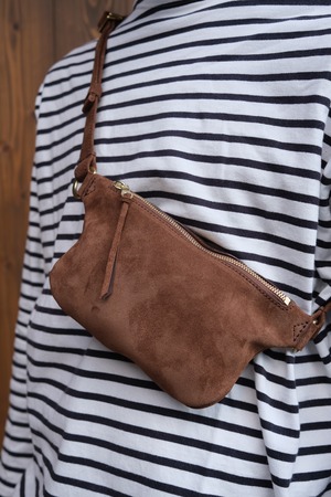 《即納》sway sling bag【Brown Suede】