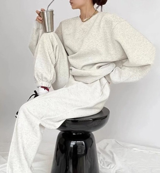 セットアップ スウェットトレーナー ロングパンツ 2点セット 上下セット レディース トップス パンツ ボトムス ルームウェア トレーナー スウェット 部屋着 スウェットパンツ ロング 長袖 ラウンドネック ポケット かわいい 大人可愛い シンプル カジュアル おしゃれ かっこいい こなれ感 ラフ ボーイッシュ ルーズ 無地 春 秋 冬 ママ 学生 デート お出かけ お泊まり 旅行 公園 休日 重ね着 楽ちん 体型カバー 普段使い 着回し M L XL 2XL 大きいサイズ ゆったり 黒 ブラック 白灰