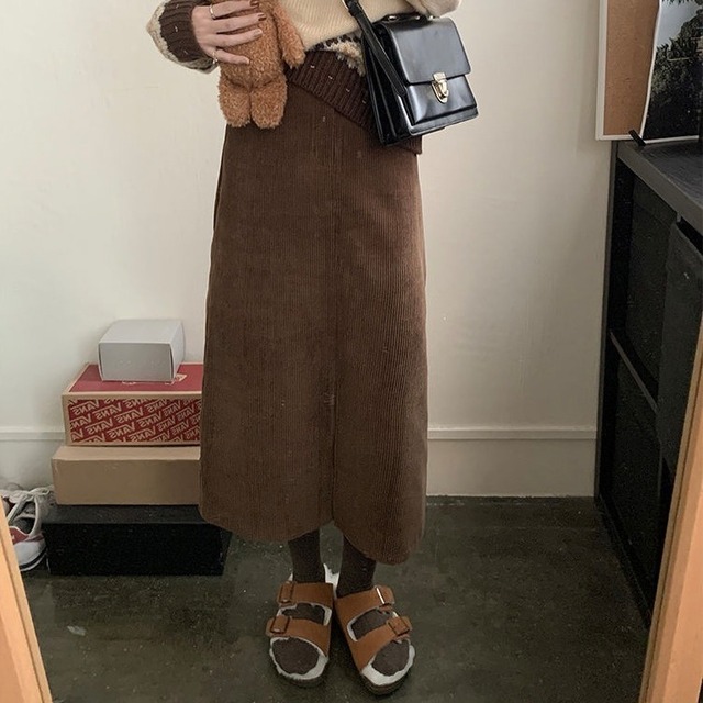 【送料無料】3色 スカート コーデュロイスカート レディース アンクル丈 トレンド センタースリット フロントスリット カジュアル シンプル レトロ くすみカラー 秋 冬 コーディネート 大人女子 大人可愛い おしゃれ お洒落 流行 休日 ショッピング お揃い 大人かわいい 色違い 公園 学生 双子 色違い テーマパーク 通学 10代 20代 女性用 女子会 普段使い こなれ感 買い物 旅行 韓国 韓国系 ファッション コーデ スタイル インスタ映え モテ カフェ 存在感 主役級 お出かけ  db4312