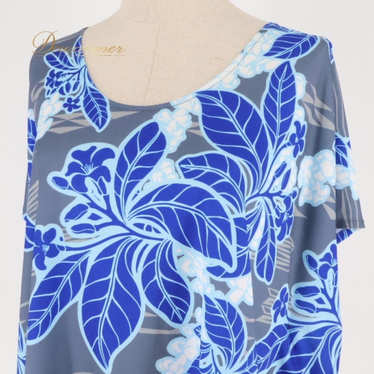 フラダンス 衣装 トップス マハロ グレイ系 ブルー系 mahalo アシンメトリー さらさら 紐 かわいい 爽やか 華やか おしゃれ 青 ハワイアン アロハ ハワイアンプリント フラ ダンス レッスン 練習 カジュアル お出かけ シンプルファッション 軽やか