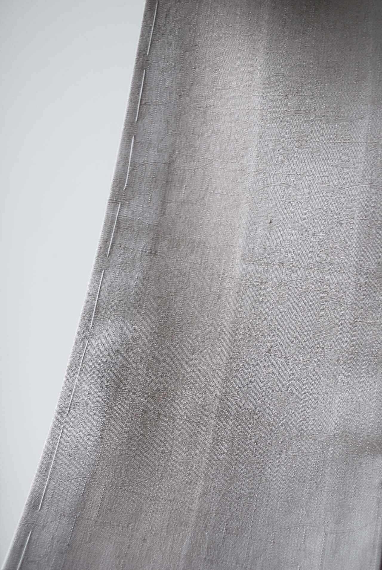 【袷】しょうざん 牡丹鼠色 華唐草織文 生紬