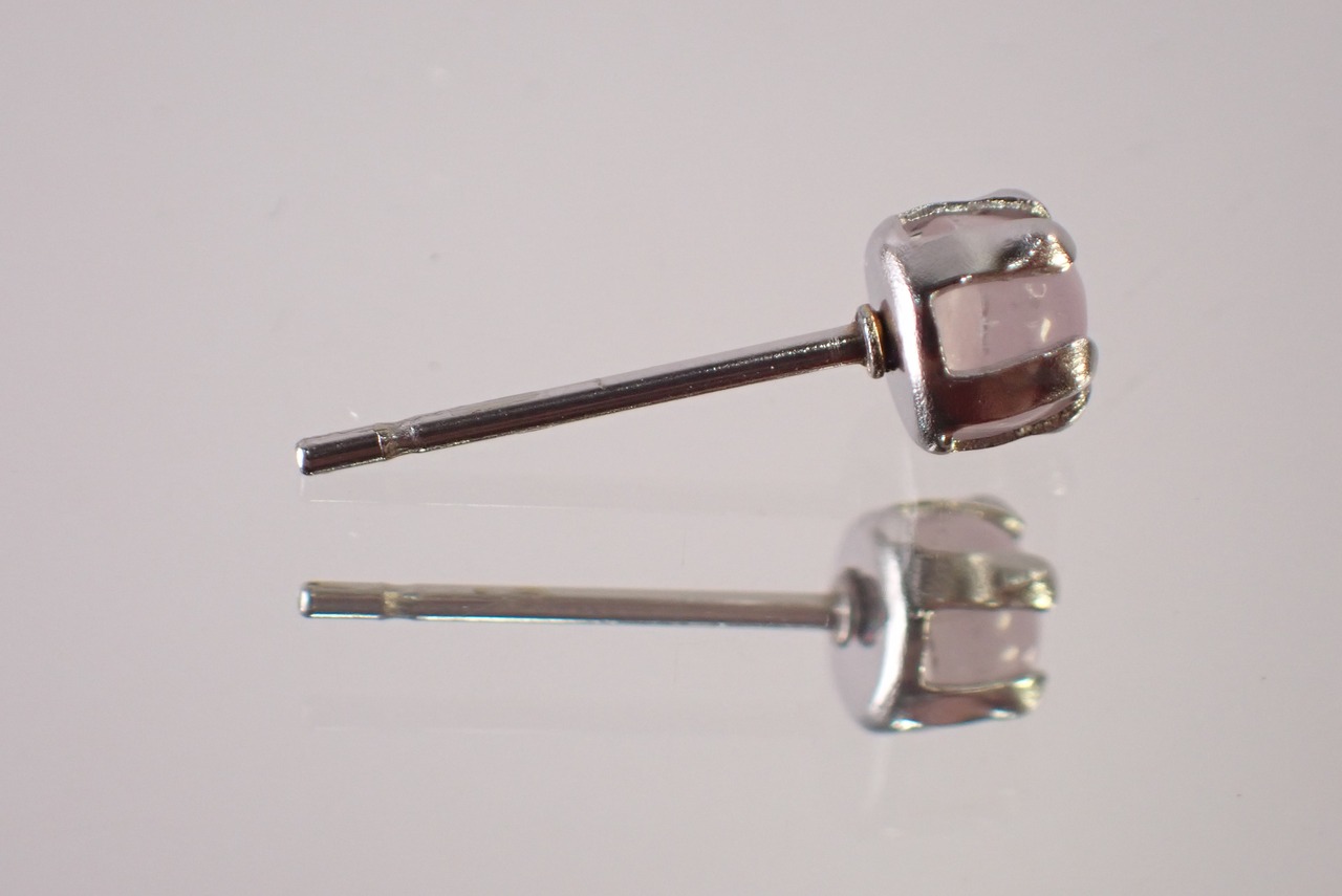 クンツァイトピアス　約5mm　[D9-129]