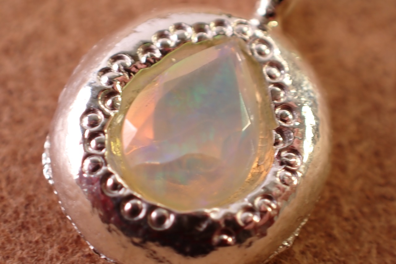 オパールペンダントトップ シルバー925 [D11‐126]