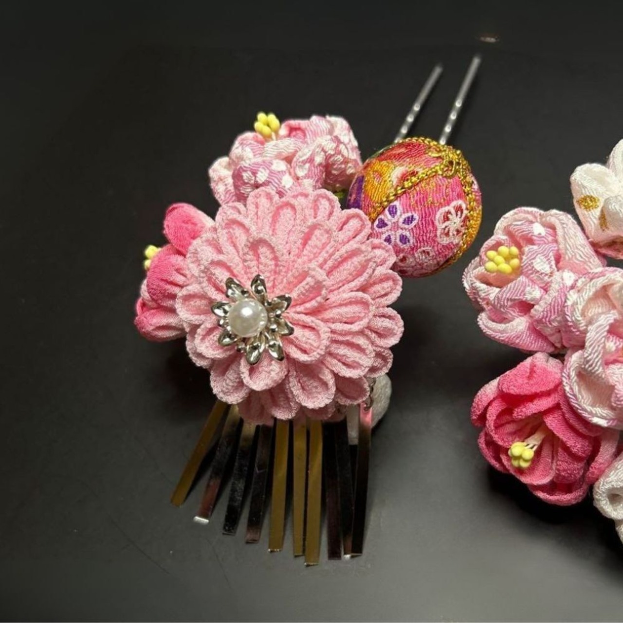 七五三 髪飾り『桃雅（ももみやび）』— ピンク×白のつまみ細工 3点セット（S012)・画像6