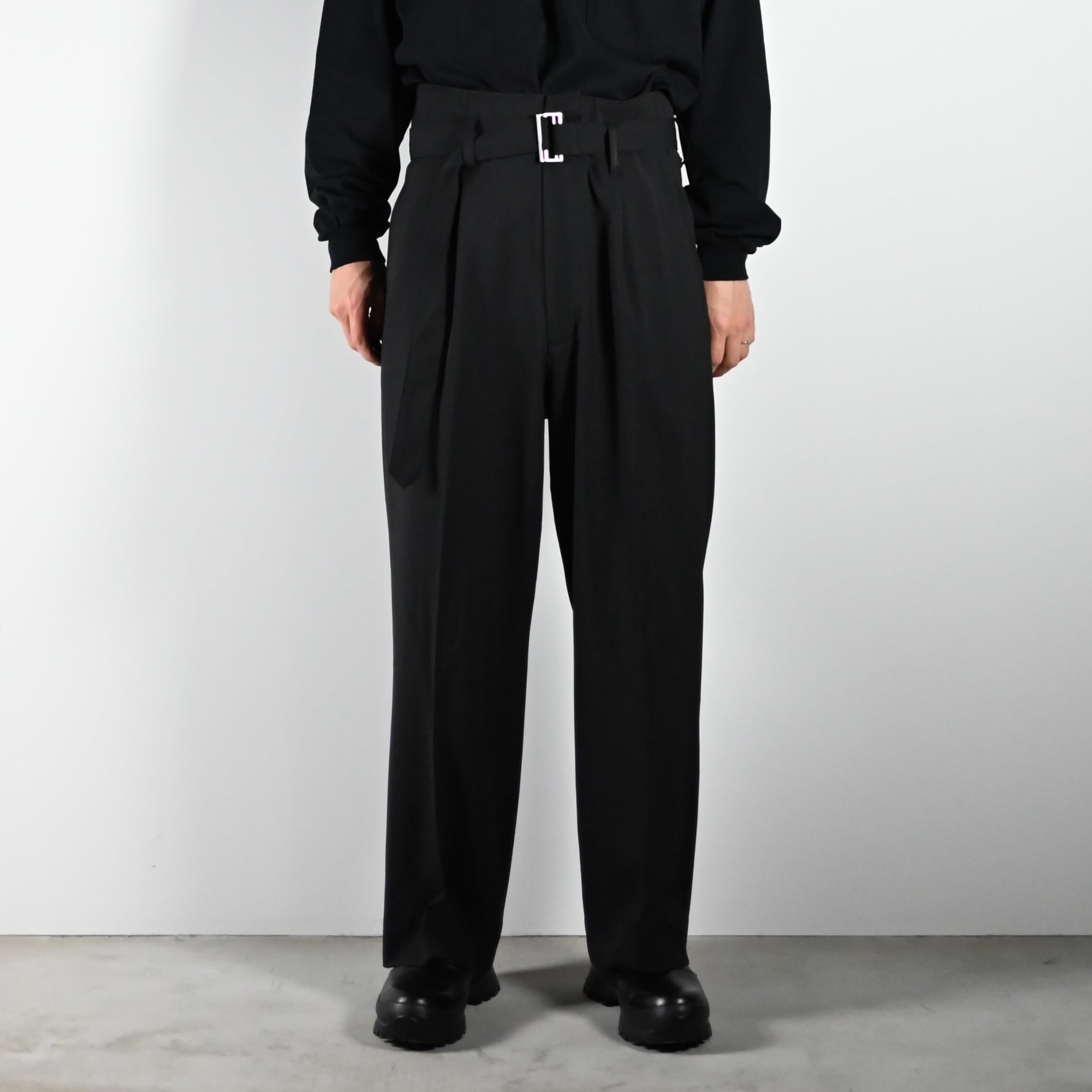 KUONクオンBelted CHINO Pants（ベルテッドチノパンツ） KUON / Single Pleated Belted Trousers | GANKO
