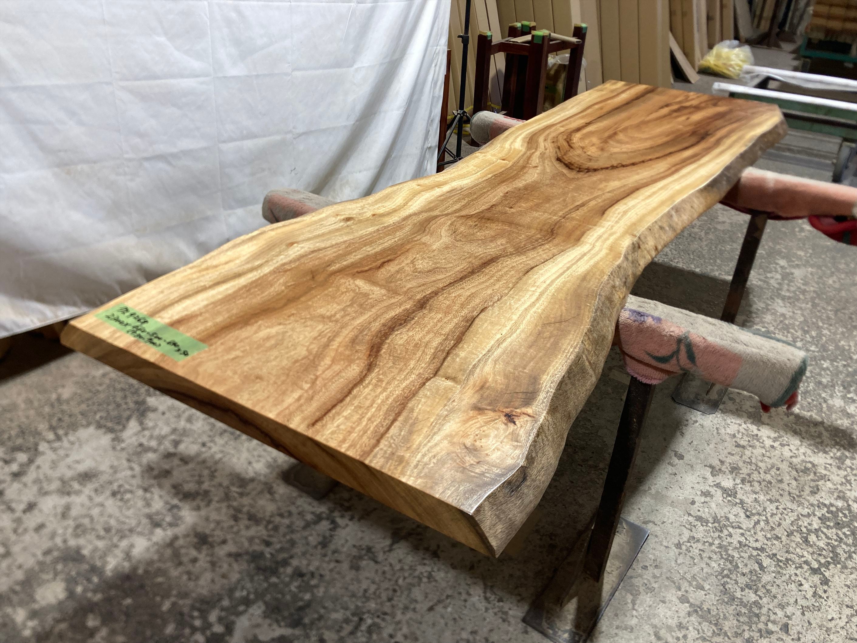 ローテーブル | 銘木無垢材一枚板の来宝綜合銘木工業株式会社