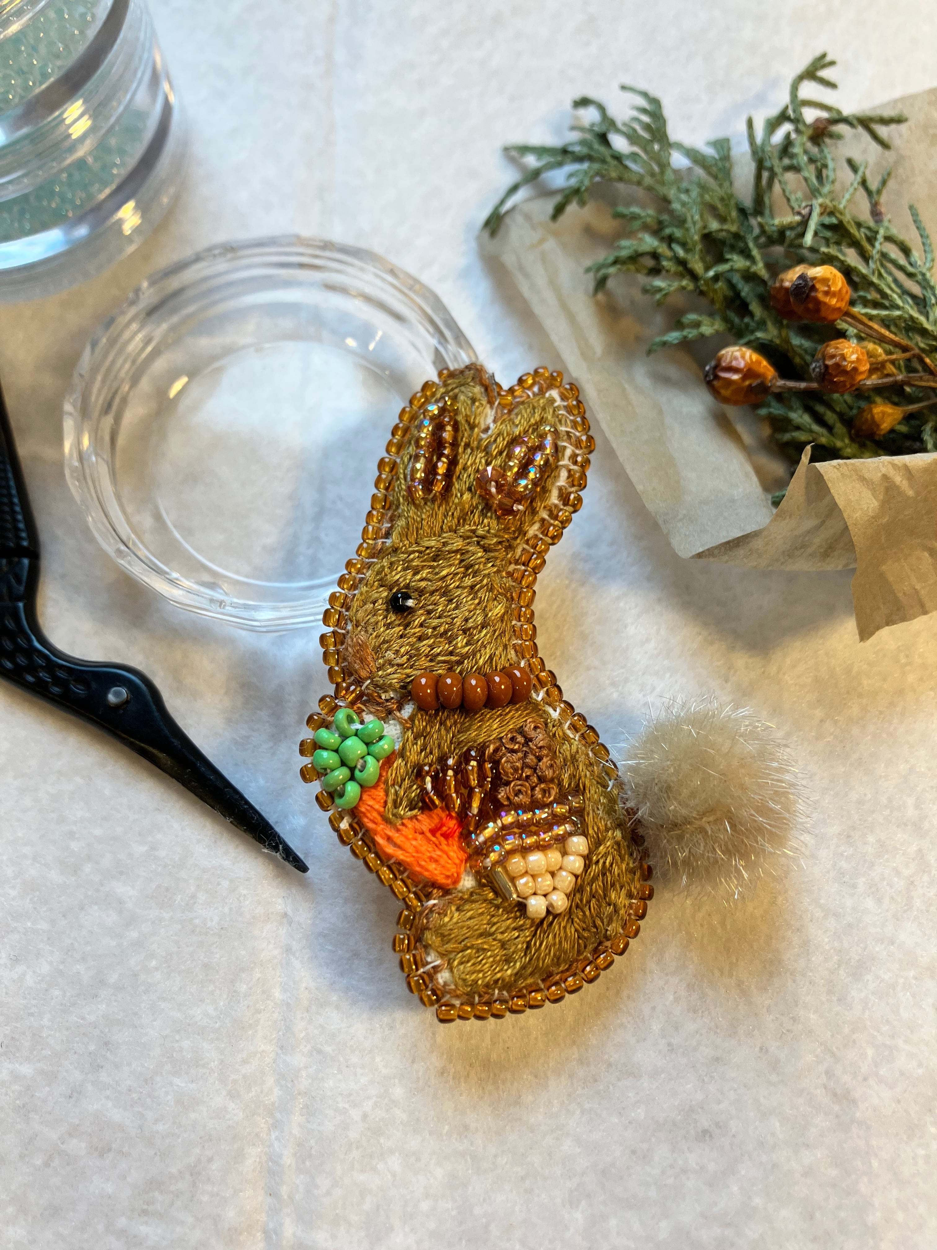 ❁hAnafany❁(専用)くるみボタン 鳥刺繍 ブローチ or ヘアゴム くるみボタン 鳥刺繍 ブローチ | 専用)55mm くるみボタンブローチ 刺繍