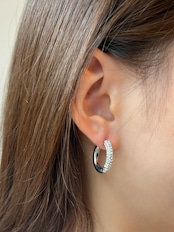 Round sparkle pierce