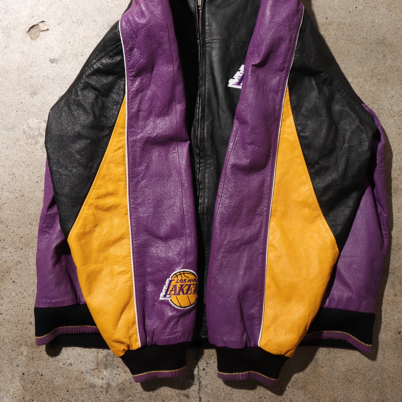 美品 XL Los Angeles Lakers 総刺繍 本革 レザージャケット レイカーズ NBA | ENCOUNT powered by BASE