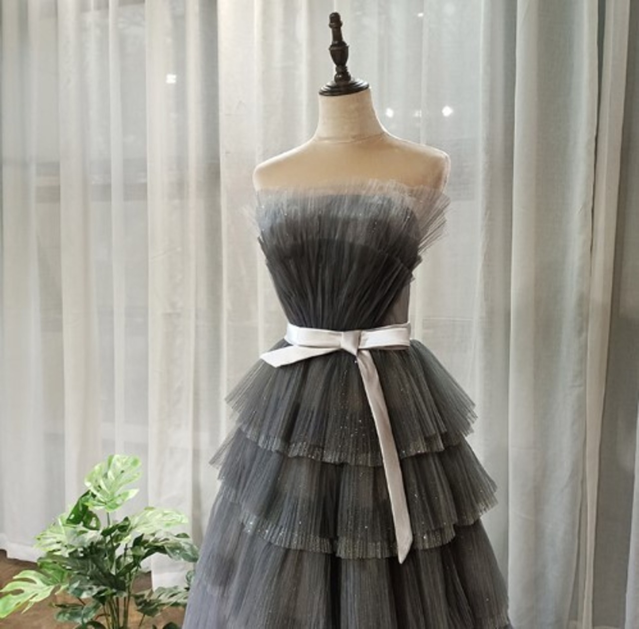 上品！ パーティードレス グレー グラデーション ベアトップ  