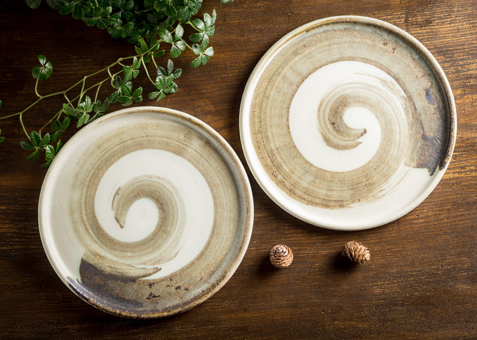 うずまき 8寸 丸プレート（大皿・フラットプレート・丸皿）／吉永哲子