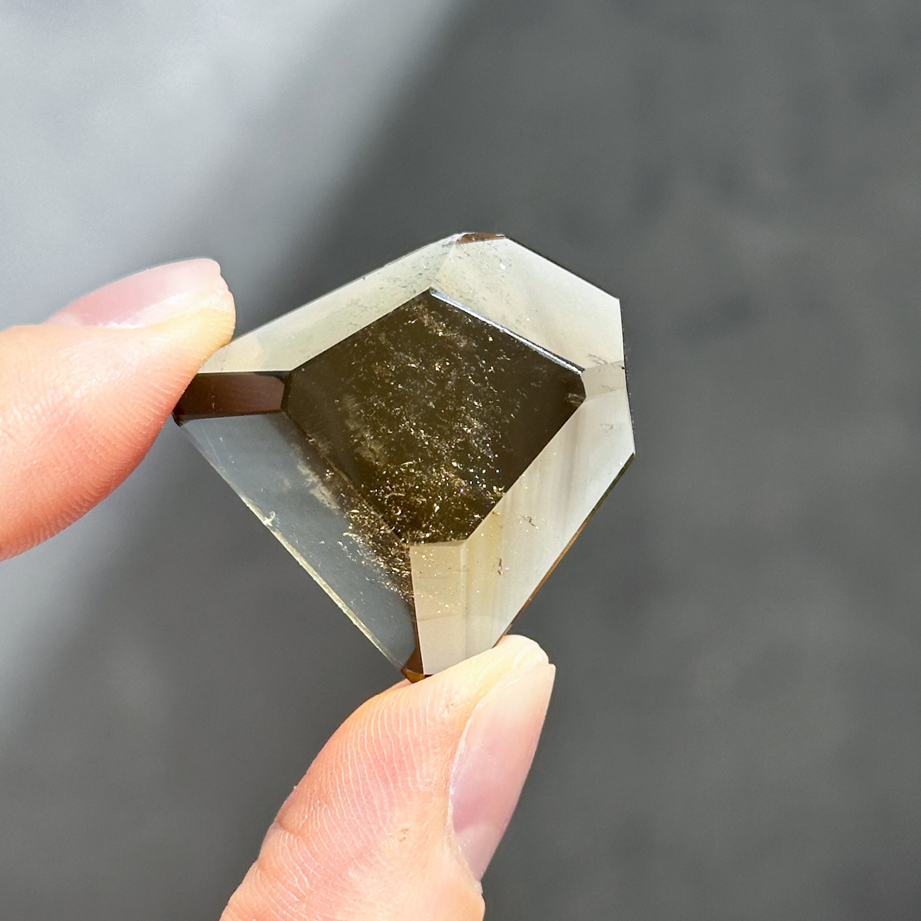 ファントム・虹◎シトリン（黄水晶） フリーフォーム41◇ Citrine
