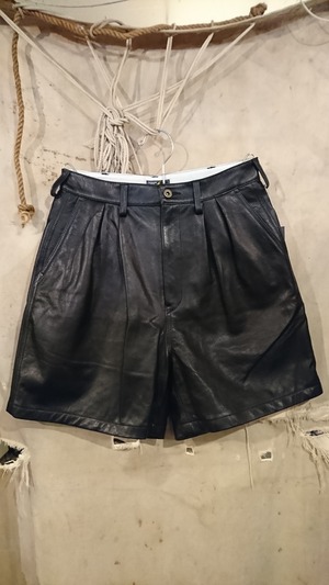 STRANGE TRIP "COW LEATHER WIDE SHORTS"