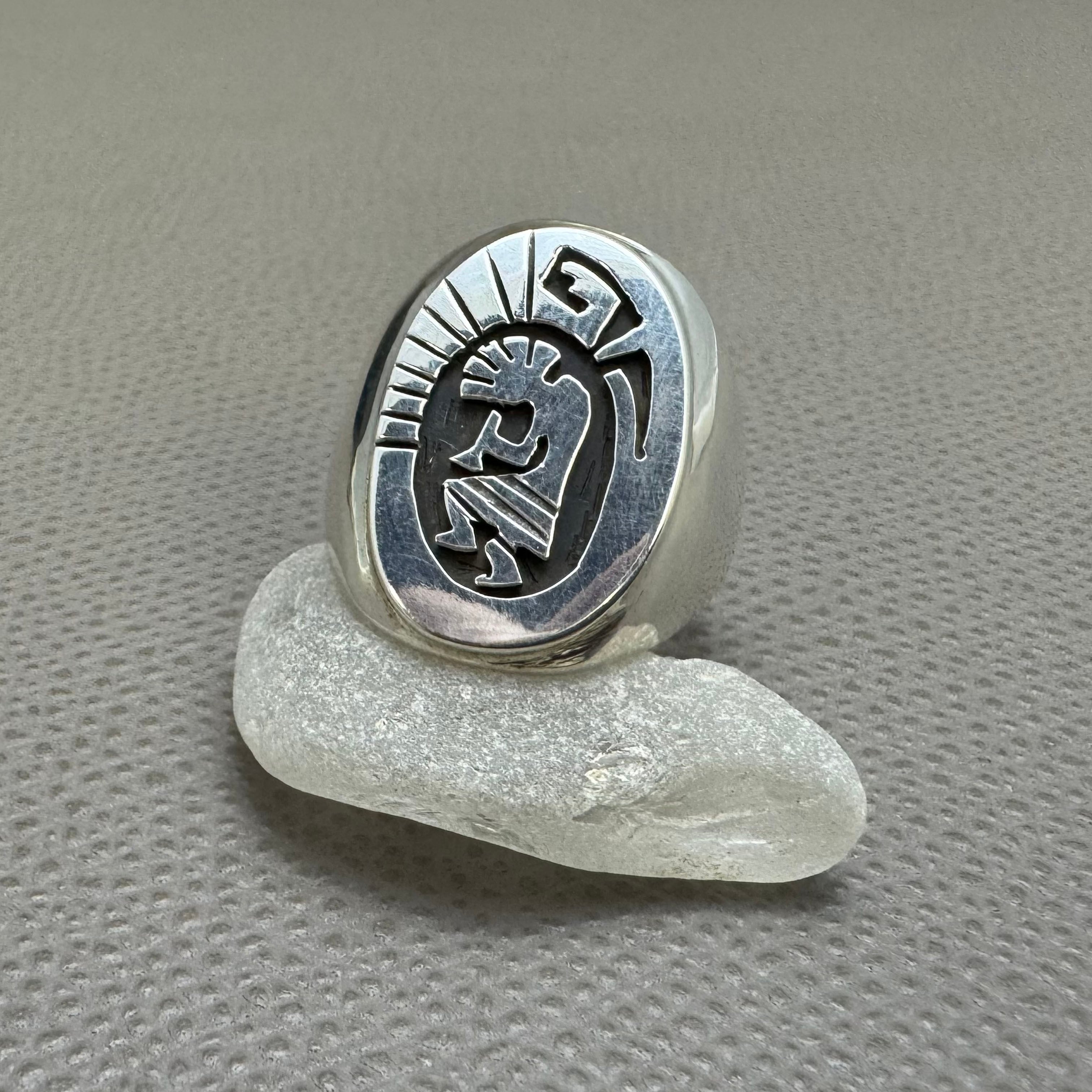 NAVAJO(ナバホ）族 Calvin Peterson作 ココペリリング 25.5号 シルバー