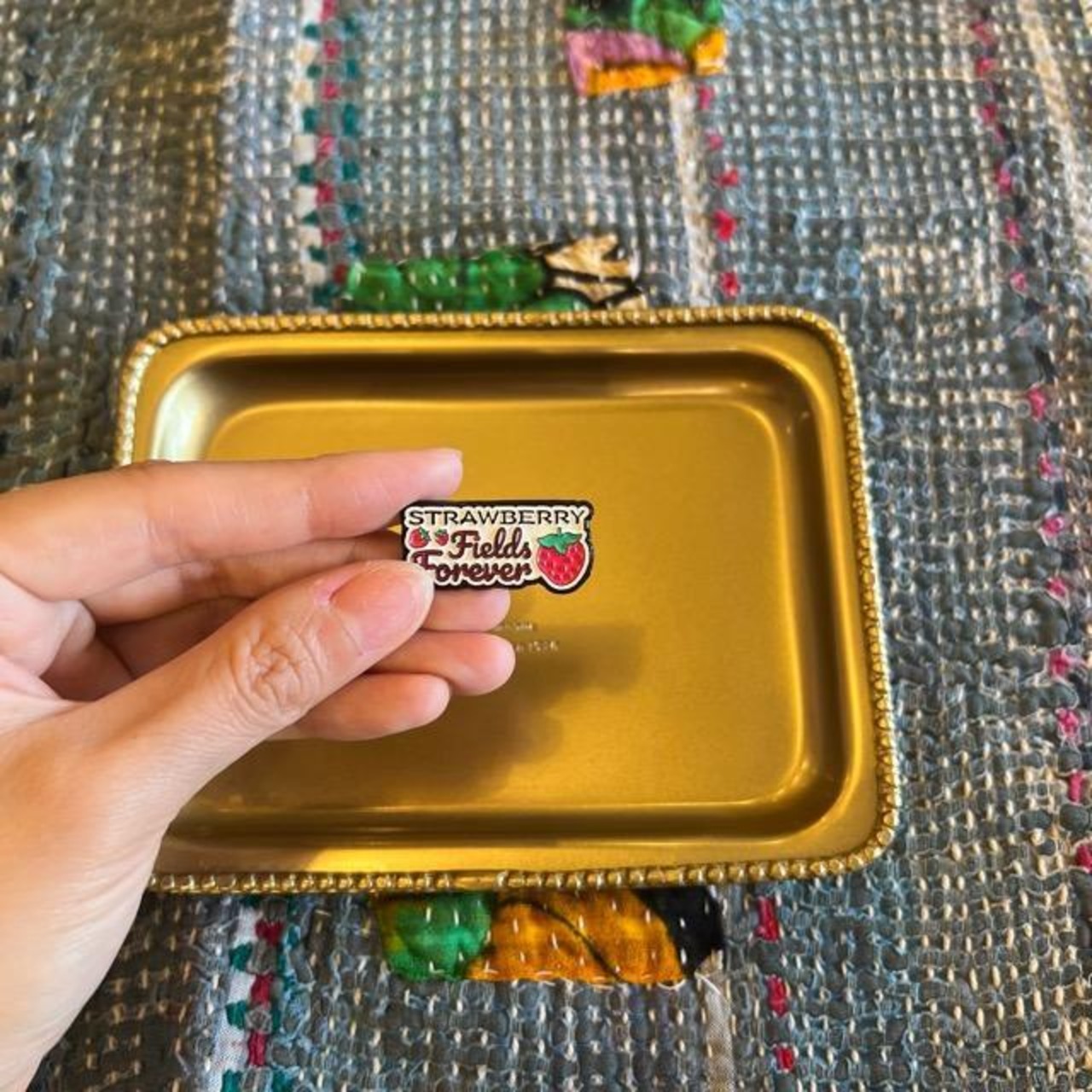 TOPANGA Jewelry　pin brooch　STRAWBERRY Fields Forever　ピンブローチ　ストロベリー・フィールズ・フォーエバー ギフト　プレゼント