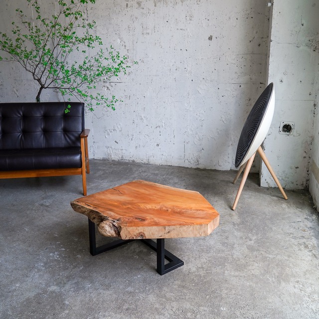 けやきの一枚板  重厚な雰囲気のローテーブル