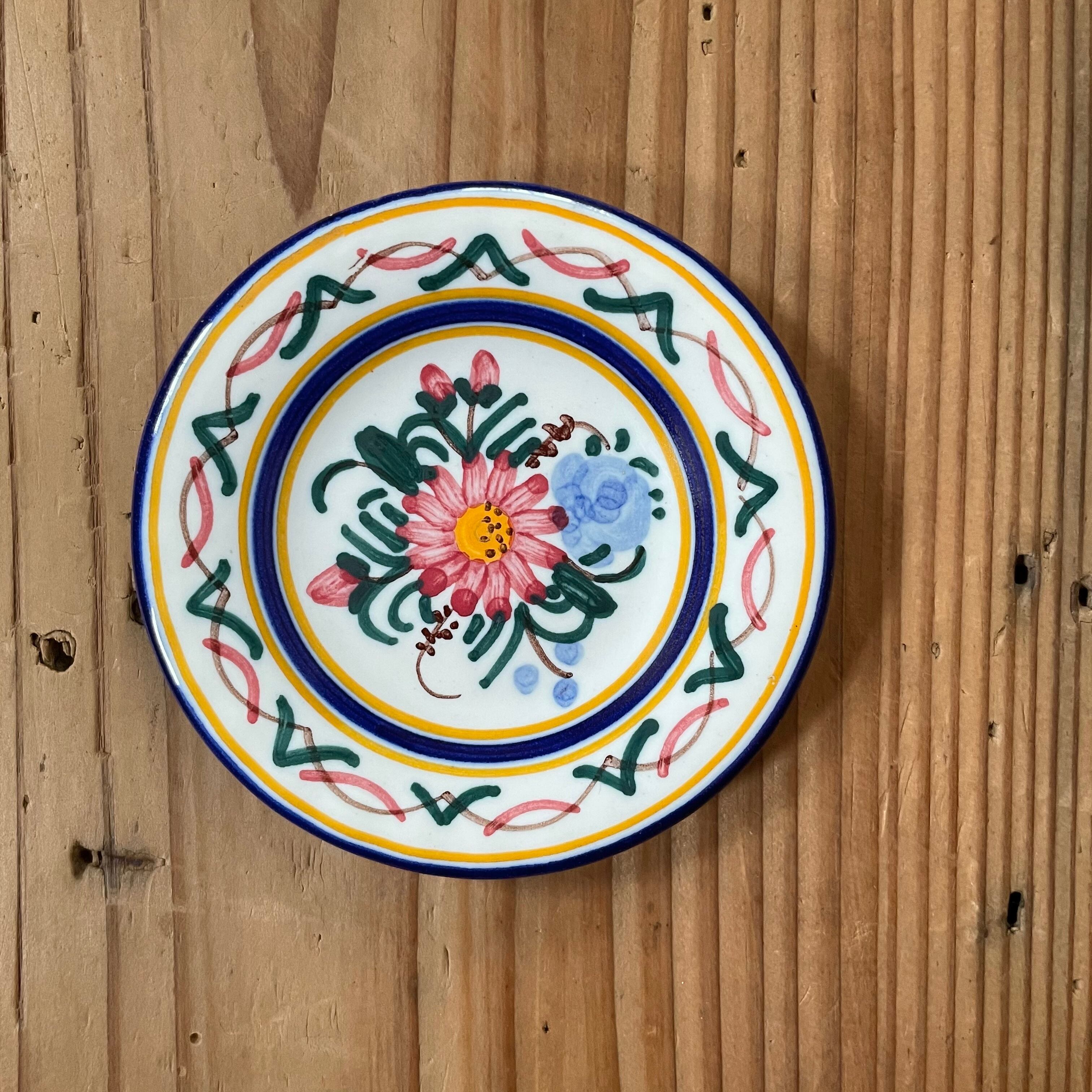 カラフルな小さな飾り皿