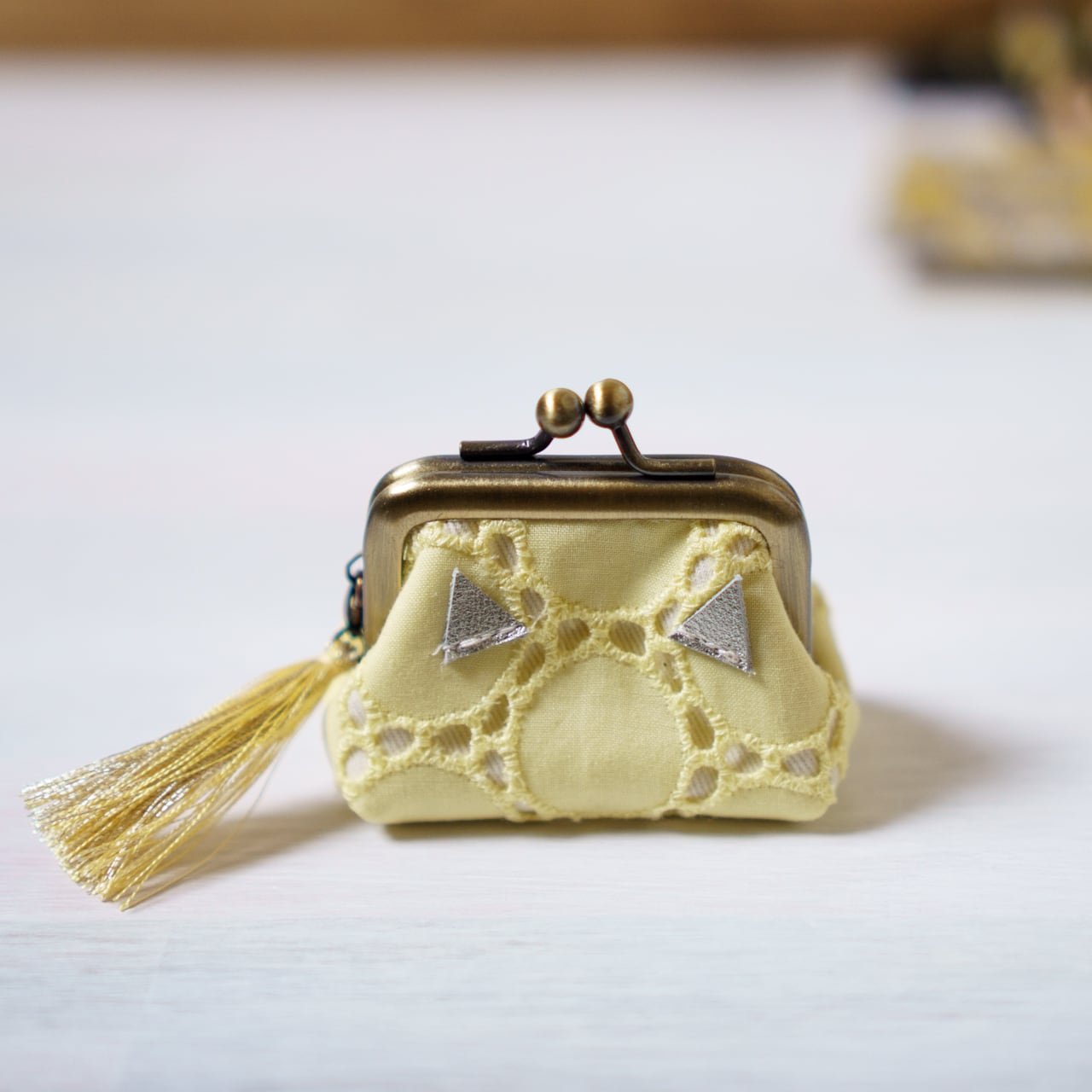 ミモザ・猫耳のミニがま口ポーチ | azureblue