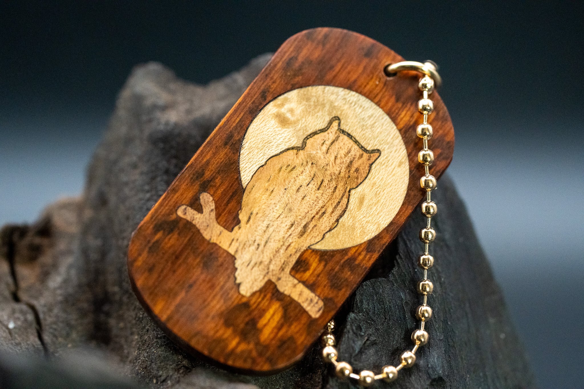 【 木のダイヤモンド 】スネークウッド ドッグタグ 象嵌 夜とミミズク