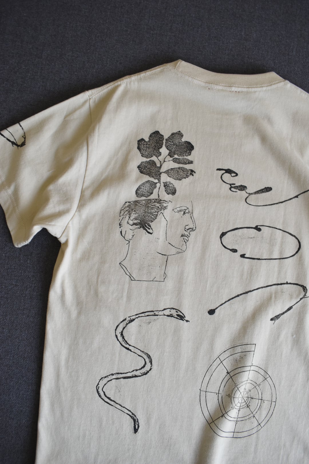 即納】physis block-printed Tshirt / sand beige | physis (ピュシス)