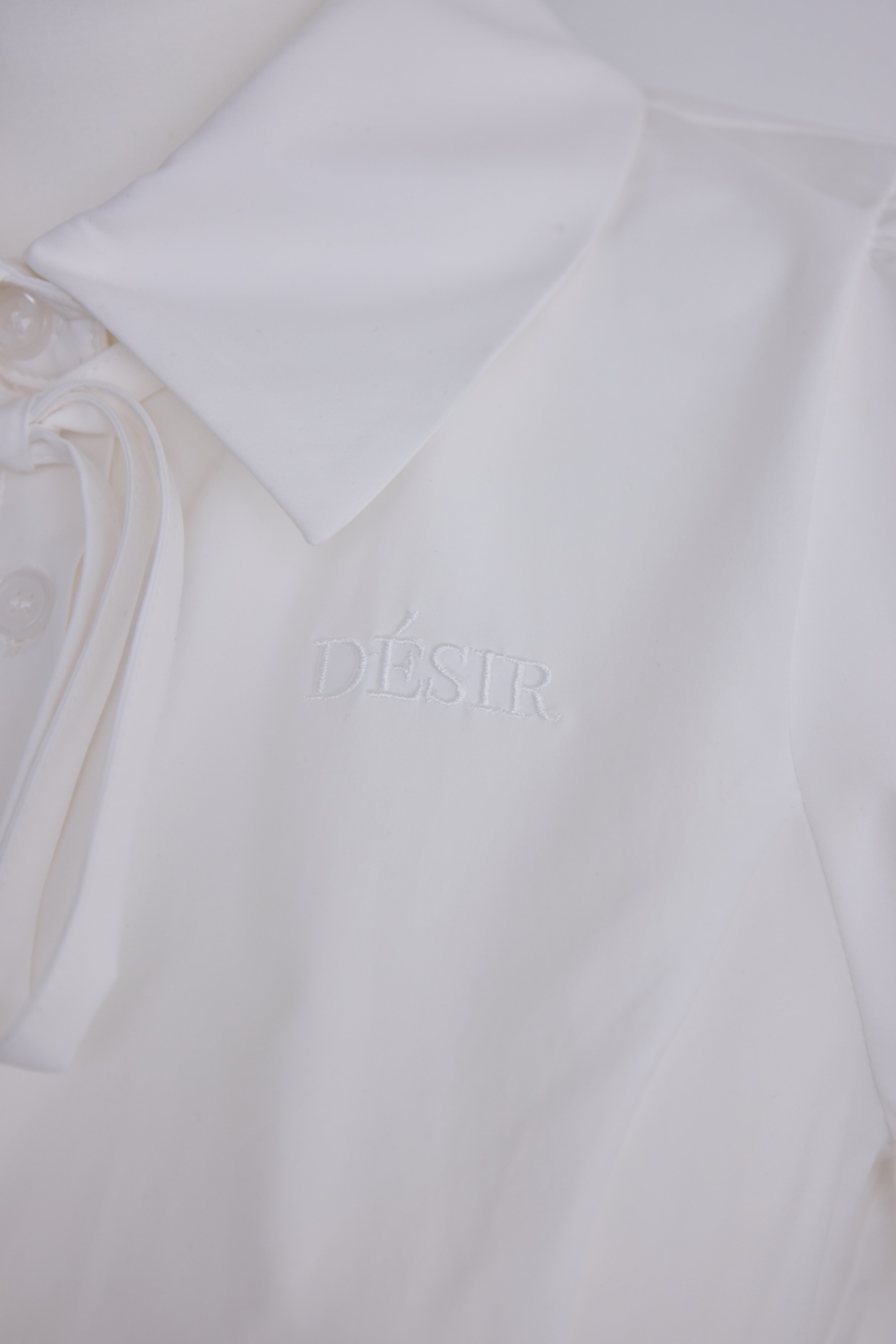puff sleeve ribbon blouse(white） | Désir et Raison