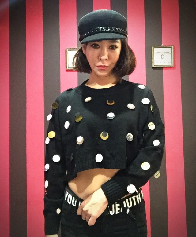 キラキラパーツ ニット