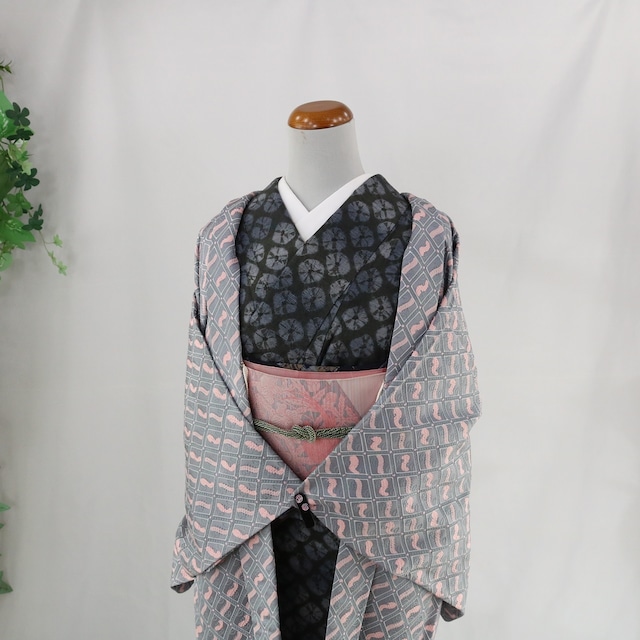 【K様ご予約品】正絹　黒地に鴛鴦の刺繍の羽織