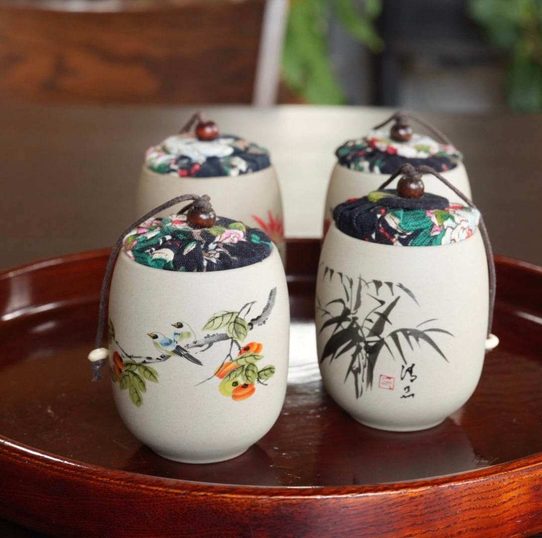 再入荷】シノワズリ柄が素敵！陶器の茶筒 | 方龍 アクセサリーと