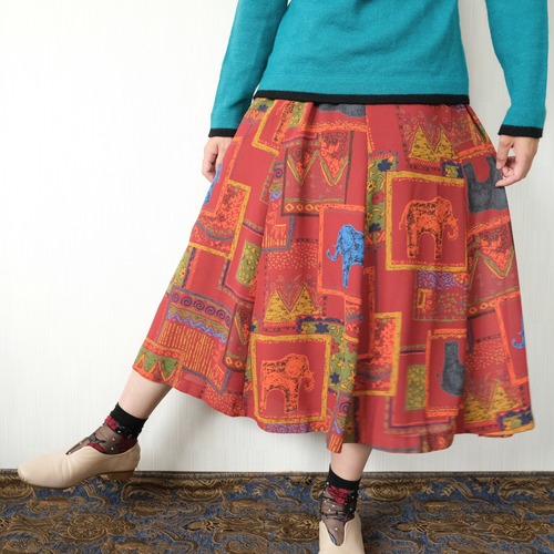 ゾウがいるスカート