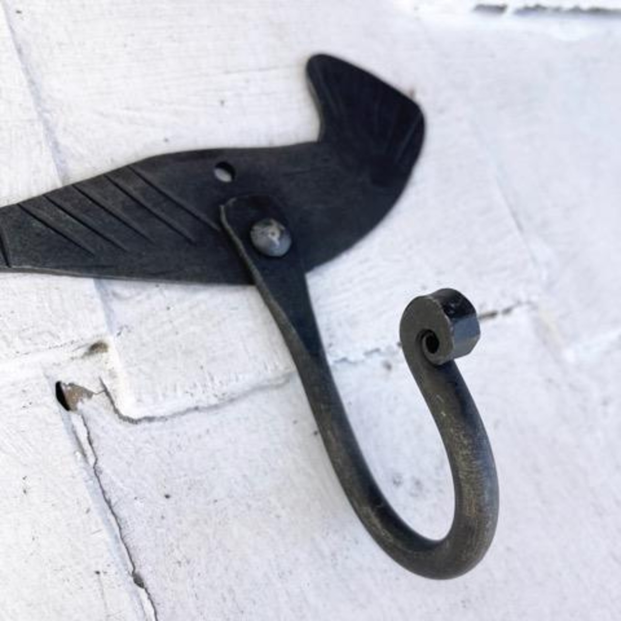 インド　手打ちの黒鉄　鳥フック　トリ　とり　バード　DIY　収納　ハンギング　鉄物　壁掛け　ポールフック　アイアンフック