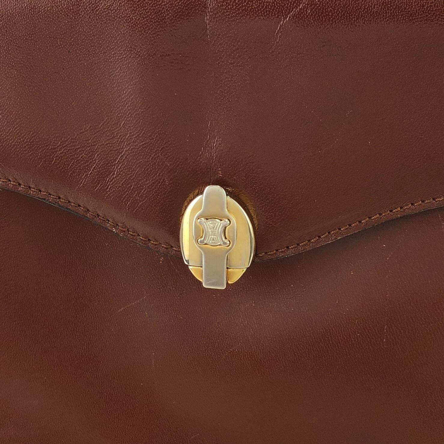CELINE ブラウンレザーショルダーバッグ CELINE ブラゾン刻印レザーショルダーバッグ | Hedy