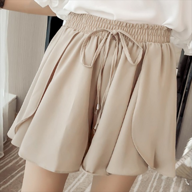 【送料無料】 ショートパンツ 2色 パンツ ボトムス ミニ ハイウエスト フリル リボン 薄手生地 かわいい 大人可愛い 大人女子 綺麗 シンプル カジュアル 上品 おしゃれ お洒落 こなれ感 ラフ エレガント コンサバ 着痩せ レディライク ガーリー系 無地 夏 20代 30代 40代 レディース 女性用 ママ服 マタニティ デート お出かけ 女子会 休日 着回し 普段使い 韓国 オルチャン ファッション 体型カバー プチプラ 定番 デイリーユース オーバーシルエット フェミニン 大きめ ゆる