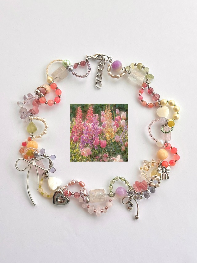 Floral bouquet frill necklace.
