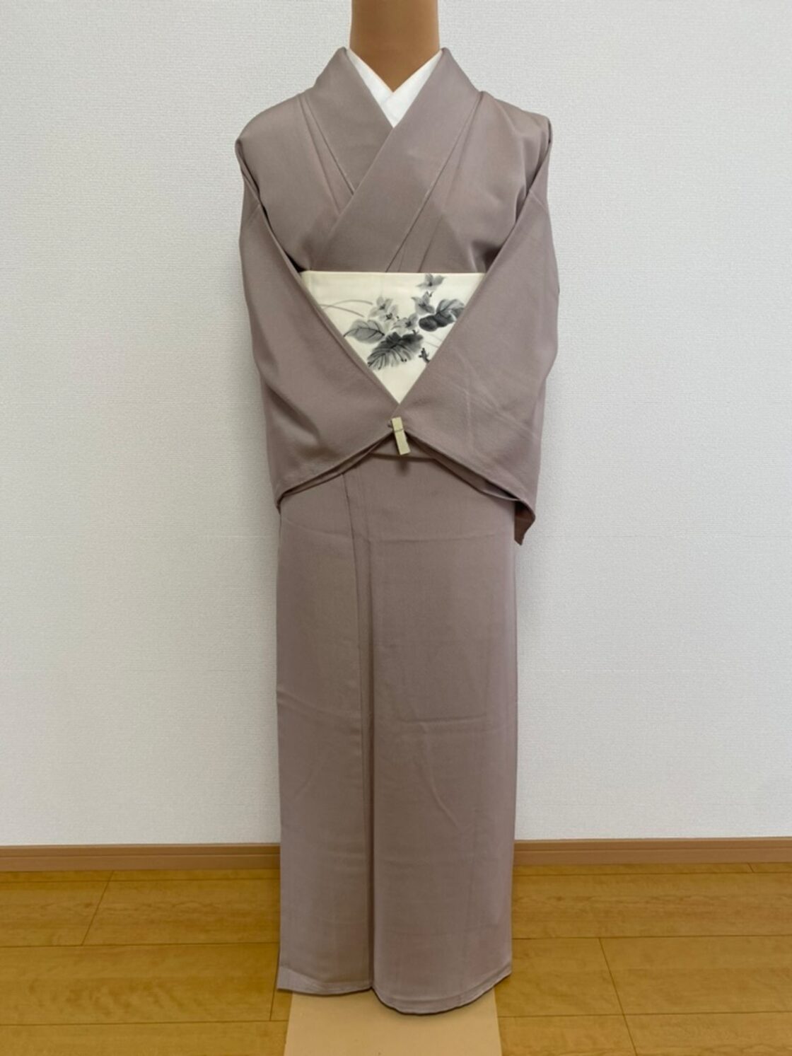 薄グレーベージュ 色無地 一つ紋 Light Gray Iromuji | Pay ID