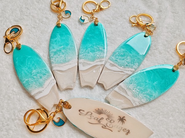 371.オーシャンレジンアート サーフボード型チャーム 小