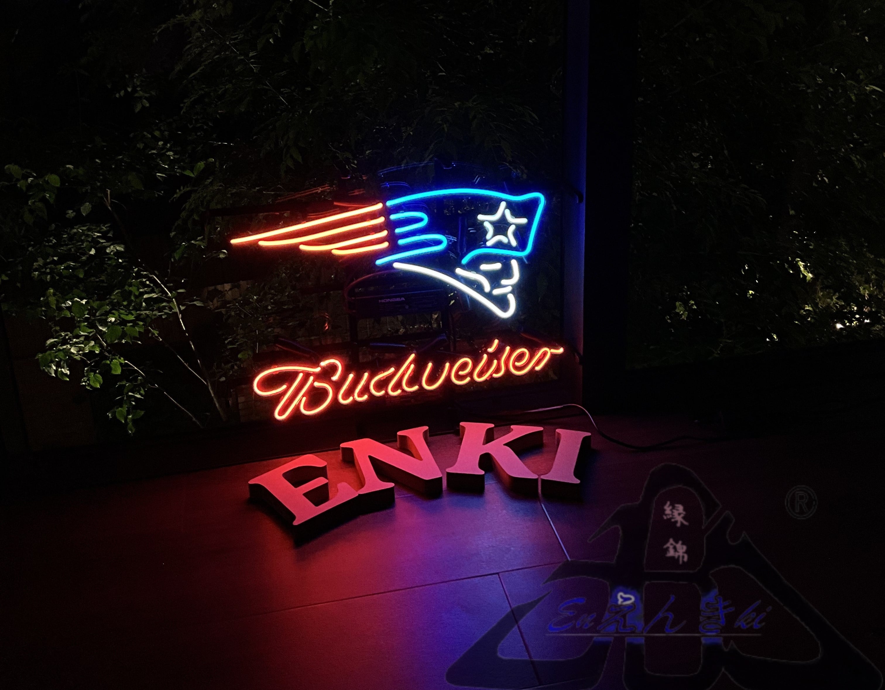 ネオンサイン Budweiser バドワイザー ロゴ入り アメフト風デザイン